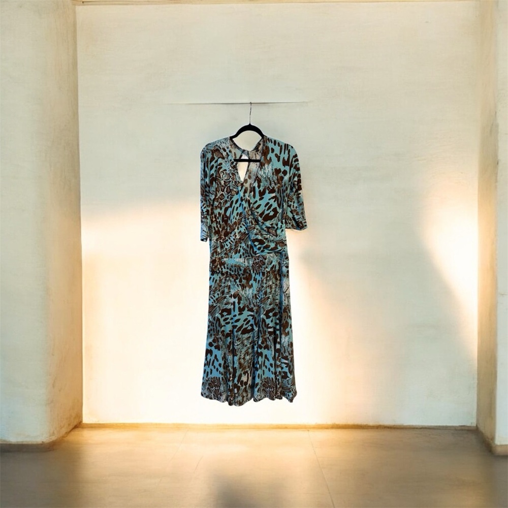 Chic Patterned Midi Dress in Blue and Brown